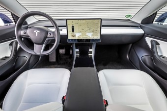 100 ezer Teslát rendelt az egyik nagy autókölcsönző