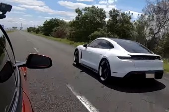 Megveri végre a Porsche a Teslát?
