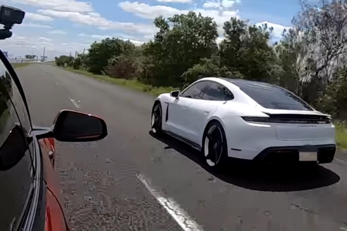 Megveri végre a Porsche a Teslát?