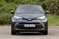 Toyota, négyliteres fogyasztással – C-HR 1,8 hibrid teszt 35