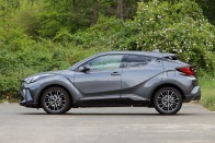 Toyota, négyliteres fogyasztással – C-HR 1,8 hibrid teszt 37