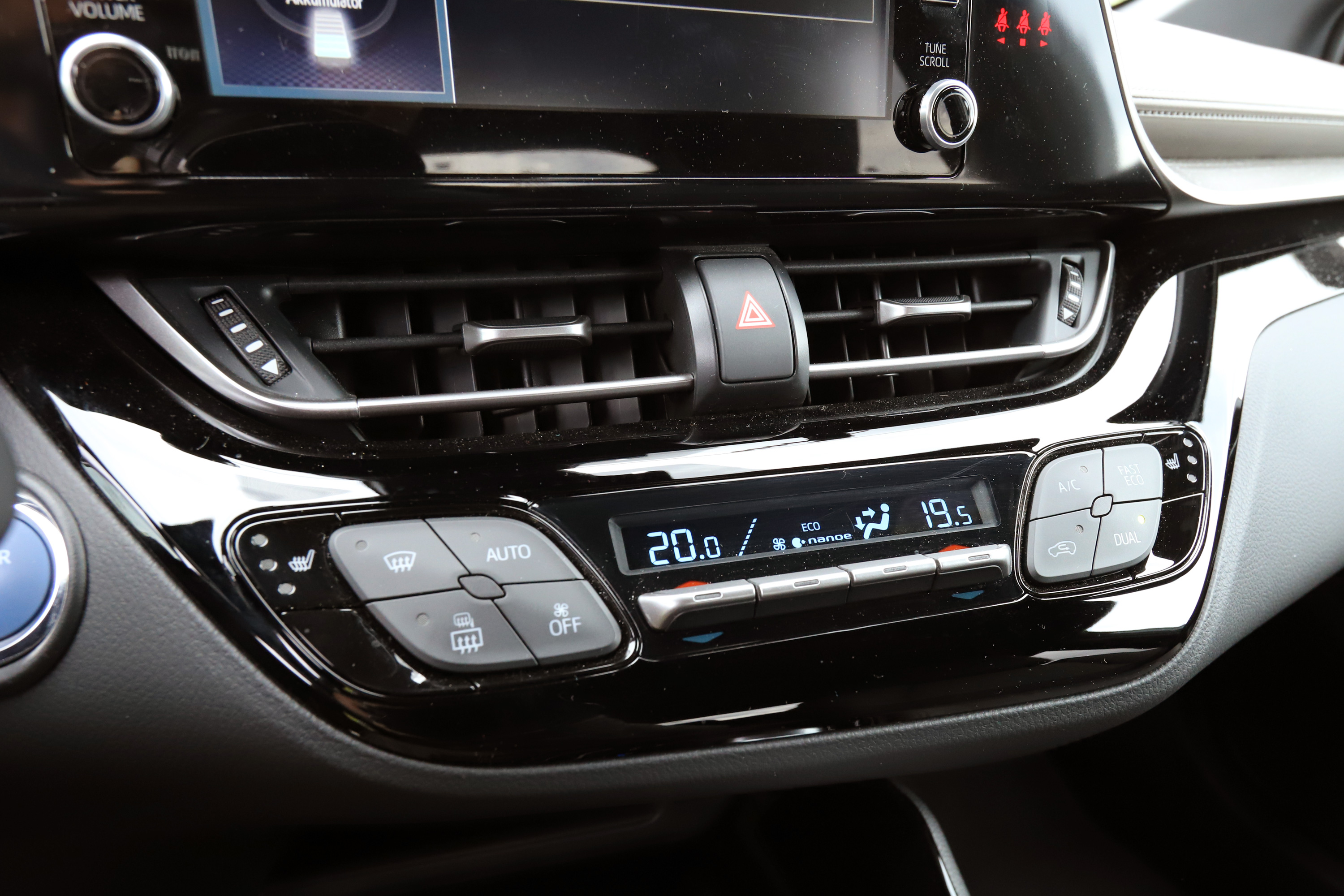 Toyota, négyliteres fogyasztással – C-HR 1,8 hibrid teszt 23