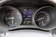 Toyota, négyliteres fogyasztással – C-HR 1,8 hibrid teszt 55