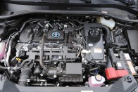 Toyota, négyliteres fogyasztással – C-HR 1,8 hibrid teszt 63