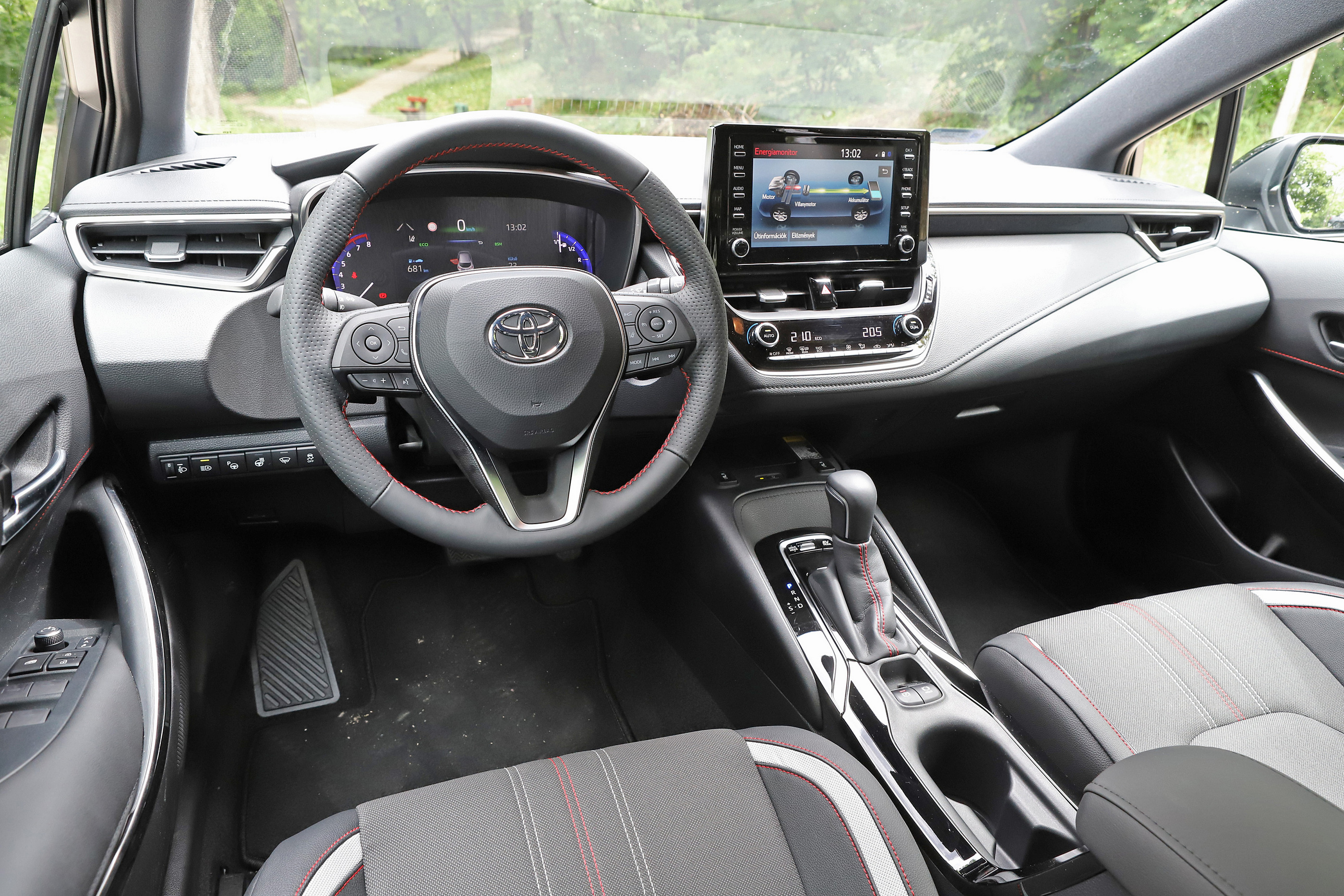 Lehet valami sportos 5 literes fogyasztással? – Toyota Corolla GR Sport 12