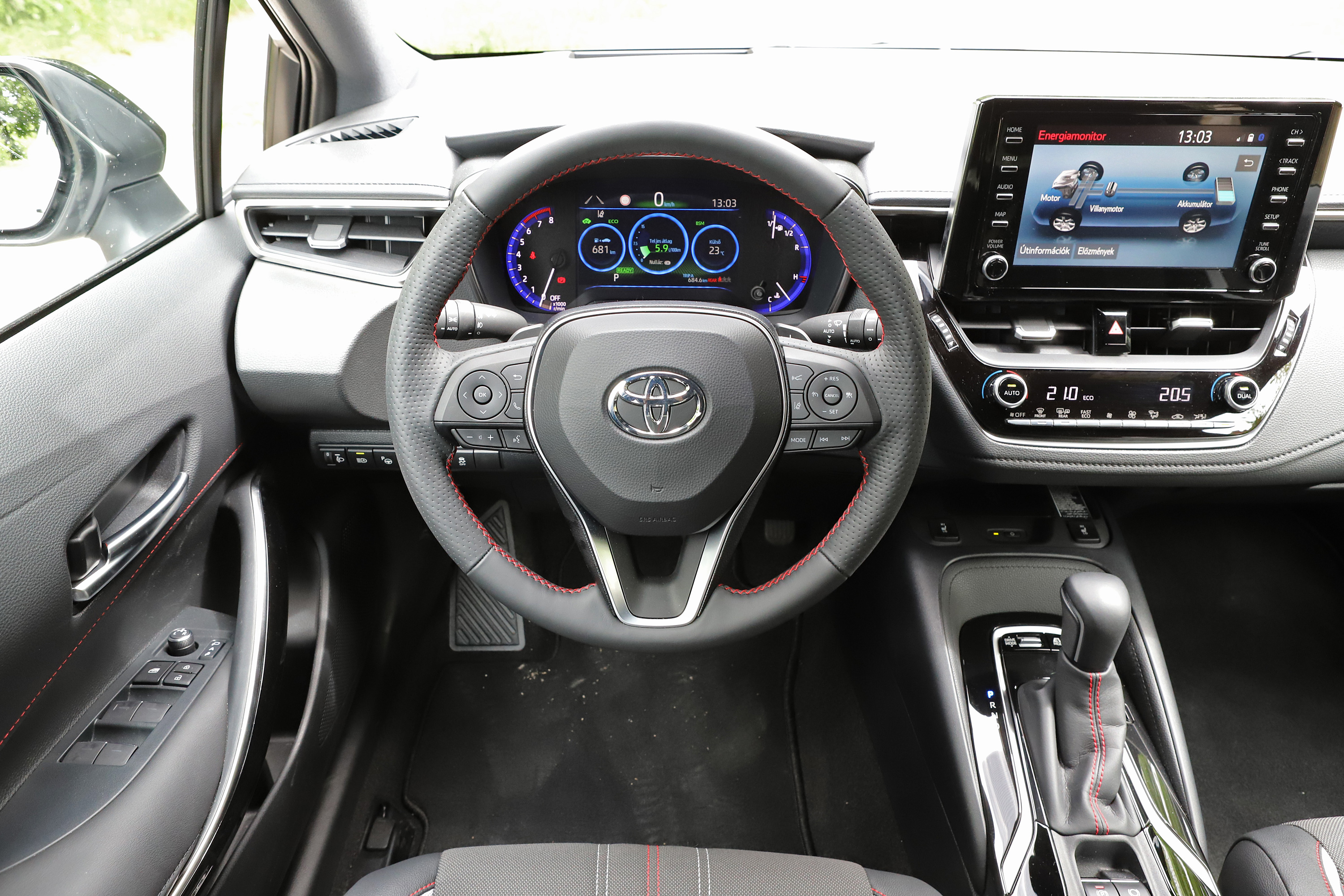 Lehet valami sportos 5 literes fogyasztással? – Toyota Corolla GR Sport 13
