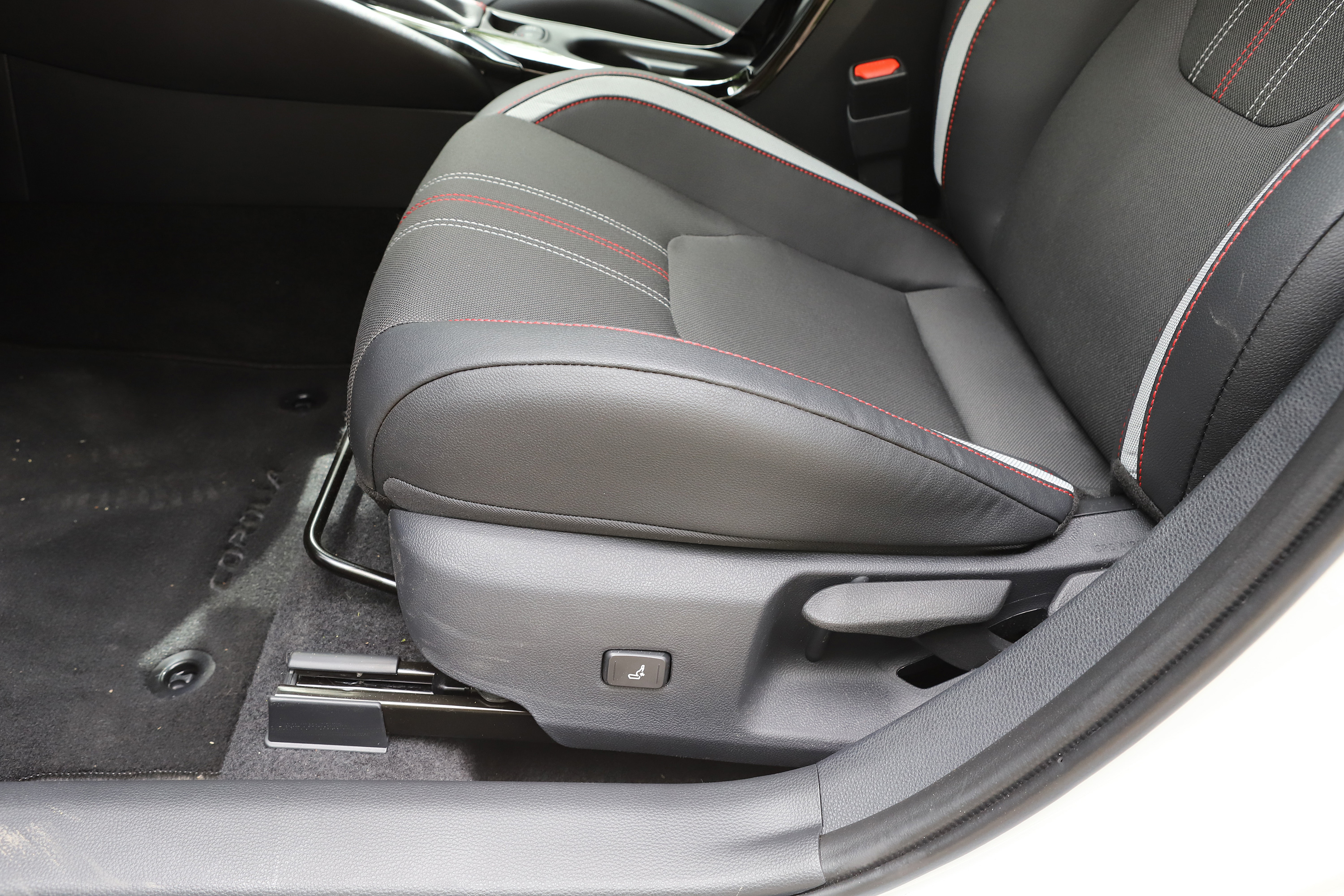 Lehet valami sportos 5 literes fogyasztással? – Toyota Corolla GR Sport 16