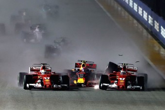 F1: Megismétlődhet a híres rajtkáosz Szingapúrban