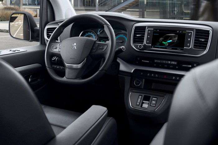 Nyolcszemélyes elektromos busz a Peugeot-tól 7