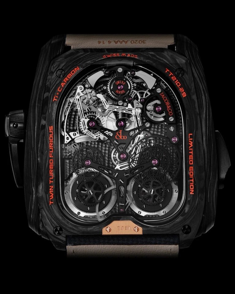 Csak három darab készül a Bugatti-órából 2