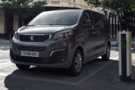 Nyolcszemélyes elektromos busz a Peugeot-tól 25