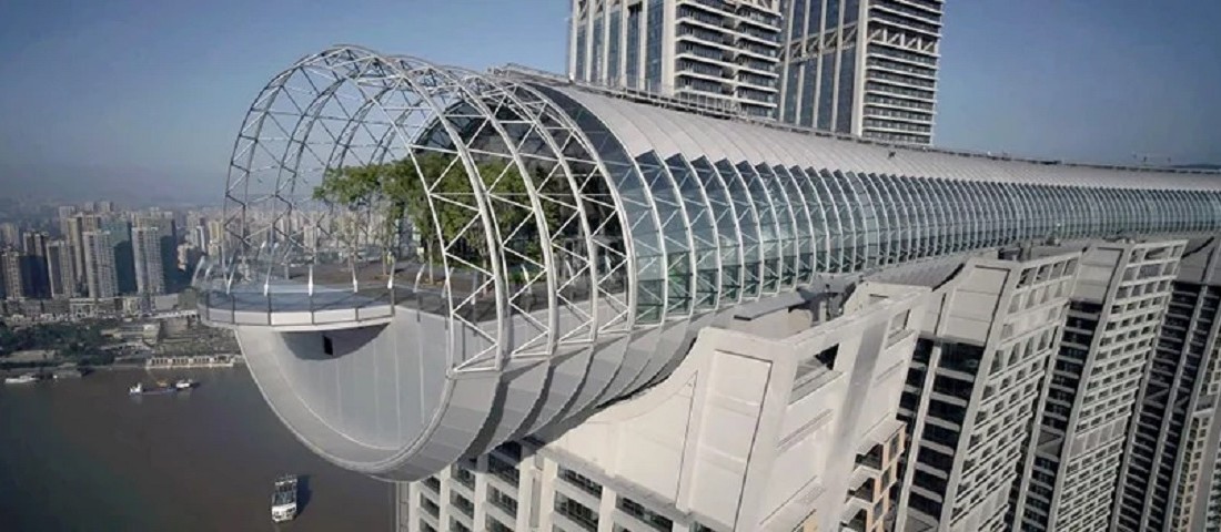 Megnyílt a világ első vízszintes felhőkarcolója