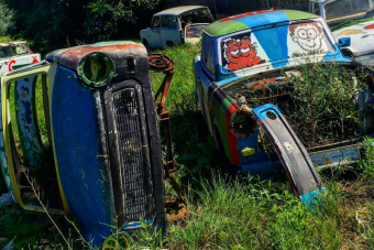 Ilyen közelről egy magyar Trabant-temető