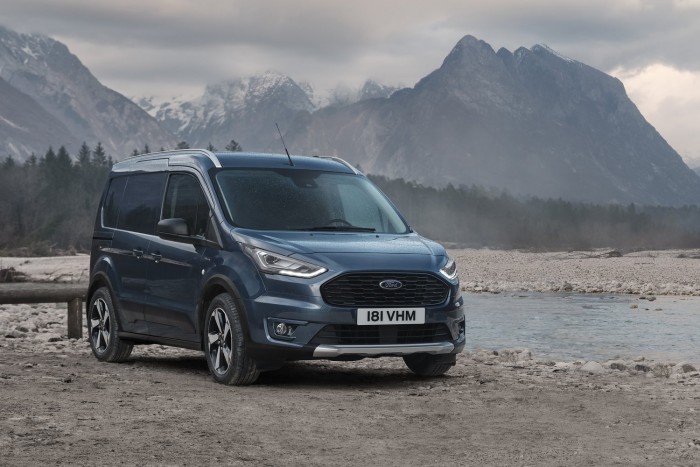Szabadidőjárműnek képzeli magát a Ford furgonja 4 Szabadidőjárműnek képzeli magát a Ford furgonja 4