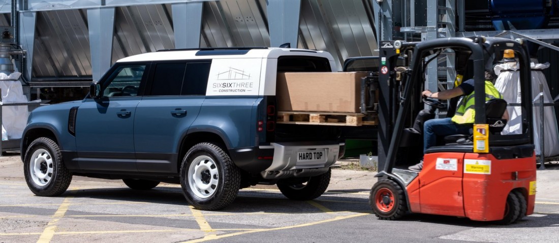 Furgon készült az új Defenderből