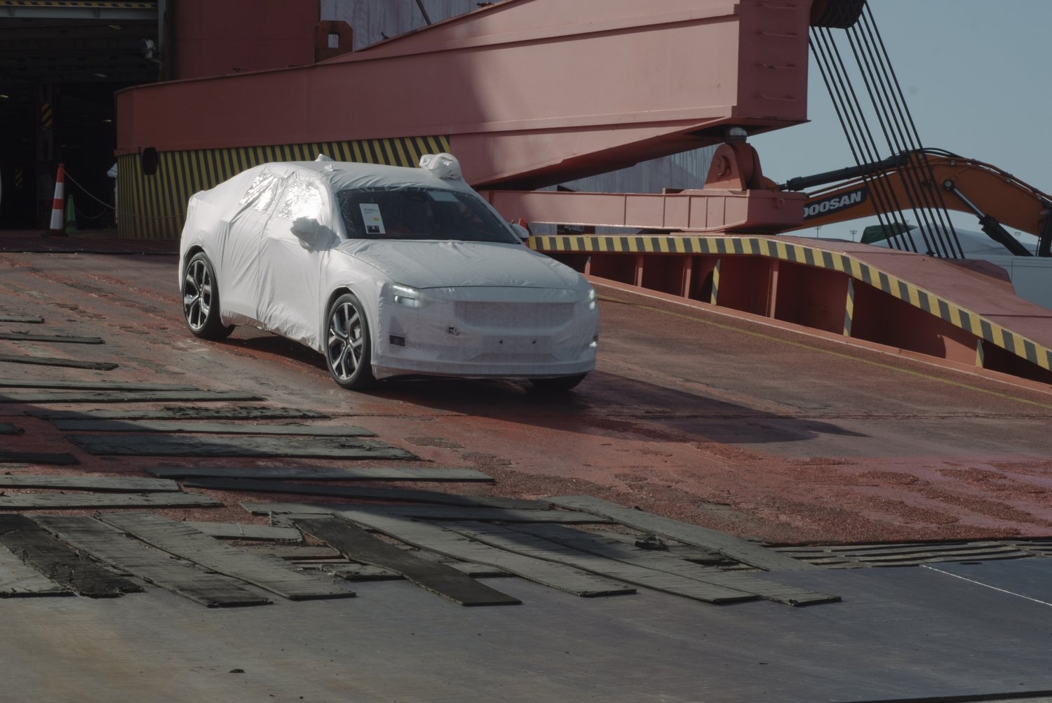 1-polestar_2_zeebrugge_arrival_009 | Vezess | Vezess