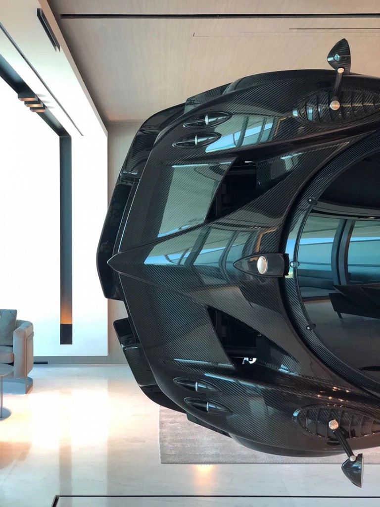 A legfelsőbb körökben akár egy Pagani Zonda is lehet térelválasztó a nappalidban 2