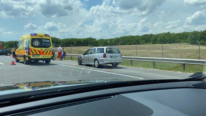 Az M2-esen is összement két autó, fotókon a baleset 1