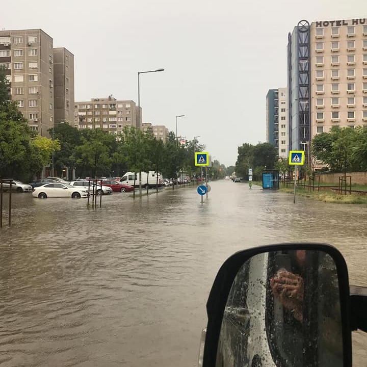 Tengelyig ért a víz Budapest egyes pontjain a vihar után 1 Tengelyig ért a víz Budapest egyes pontjain a vihar után 1