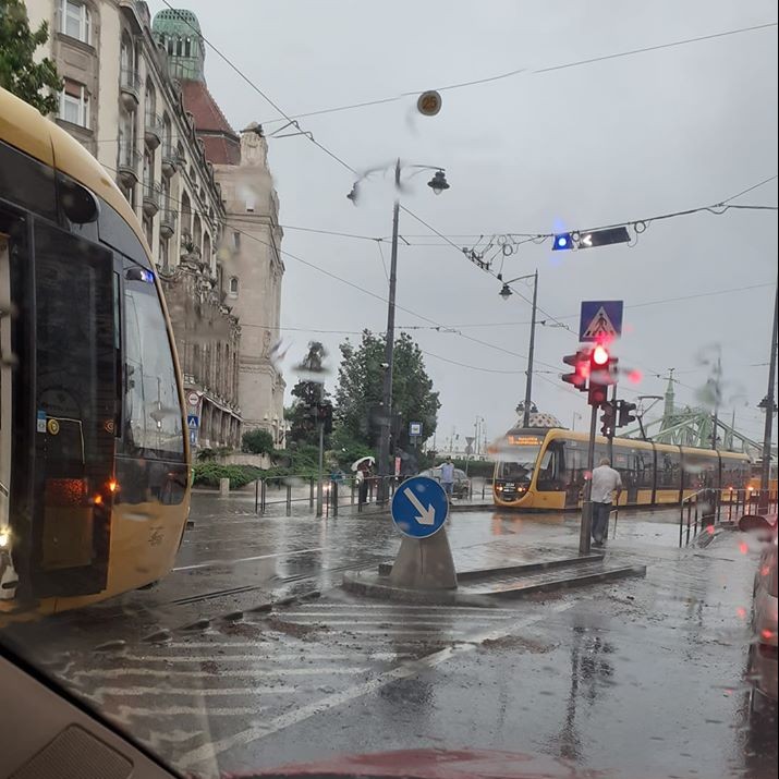 Tengelyig ért a víz Budapest egyes pontjain a vihar után 6 Tengelyig ért a víz Budapest egyes pontjain a vihar után 6