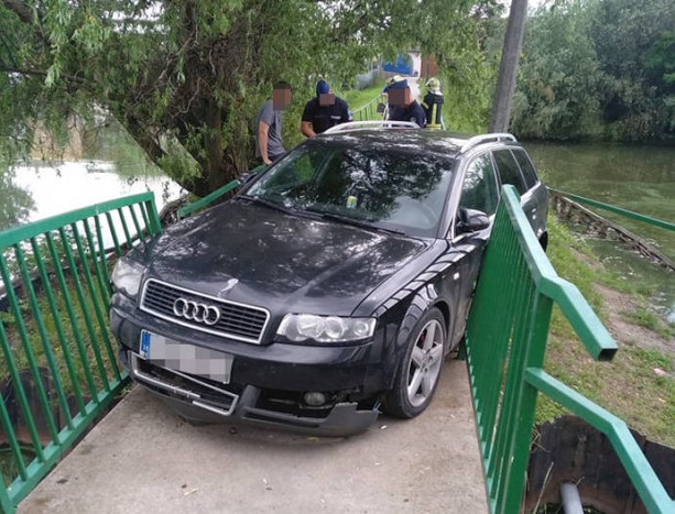 Egy audis megpróbálta a lehetetlen Gyomaendrődön, nem sikerült 1 Egy audis megpróbálta a lehetetlen Gyomaendrődön, nem sikerült 1