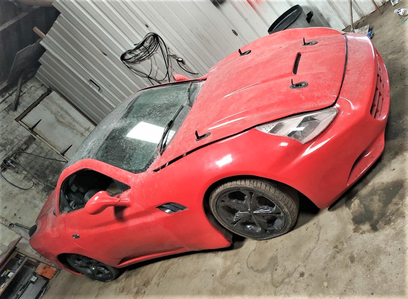 Ezért a Ferrarivá puffasztott Mercedesért tényleg kár volt 2 Ezért a Ferrarivá puffasztott Mercedesért tényleg kár volt 2