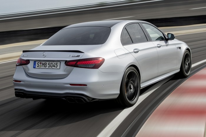 Megújult a Mercedes nagy sportszedánja (és -kombija) 7