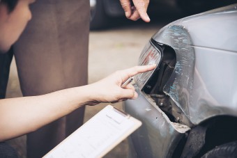 Ezt kell tenni, ha megsérült a parkoló autó