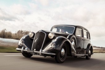 A háború előtti olasz luxust adja az eredeti Alfa Romeo 6C