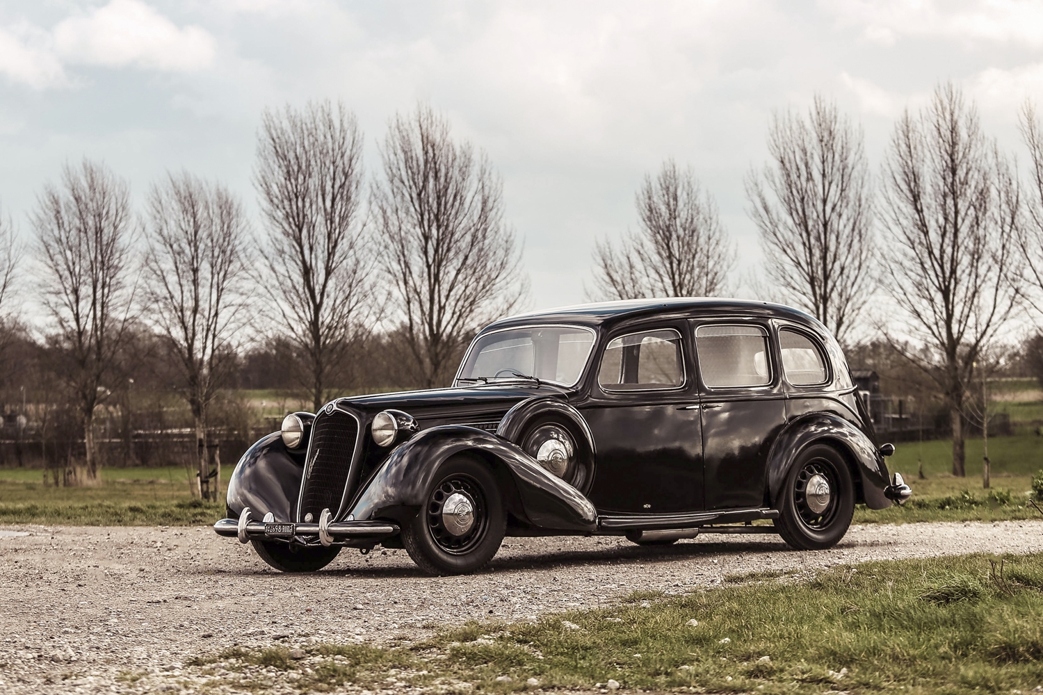 A háború előtti olasz luxust adja az eredeti Alfa Romeo 6C 9