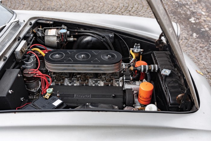 Csodálatosan patinás a restaurálatlan Ferrari 250 GTE 6