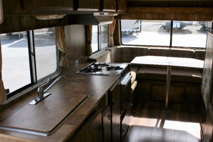 Ha lakókocsival mennél vissza a 80-as évekbe, akkor ezt nézd meg! 6