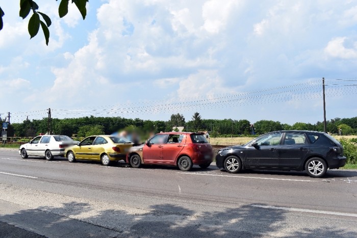 Négy autót is összetört az ittas suzukis 1 | Vezess Négy autót is összetört az ittas suzukis 1