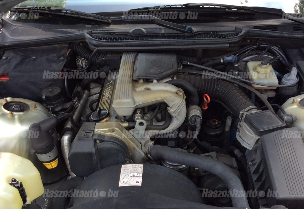 28 éves BMW alapmotorral, kevés kilométerrel megér 1,5 milliót? 4