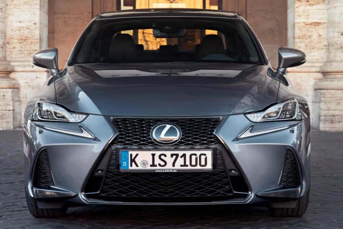 Ugyanaz, mégis jobb a megújult Lexus IS 75