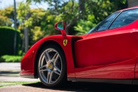 Ez nemcsak egy Ferrari Enzo, hanem egy 800 milliós netes vásárlás 27