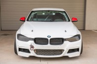 Versenyre kész ez a kicsövezett BMW 328i 21