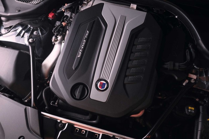 300 felett száguldhat a család az Alpina 5-ös BMW-jében 6