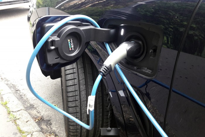 Hibrid a BMW-től: karcolja a 40 milliót, de nem véletlenül 128 Hibrid a BMW-től: karcolja a 40 milliót, de nem véletlenül 128