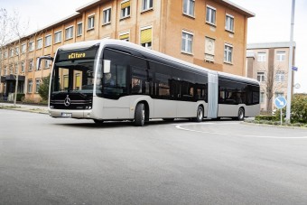 Megérkezett a Mercedes-Benz elektromos csuklósa