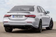 Megújult a Mercedes nagy sportszedánja (és -kombija) 44