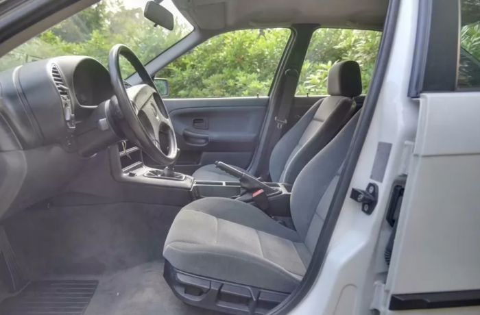 28 éves BMW alapmotorral, kevés kilométerrel megér 1,5 milliót? 6