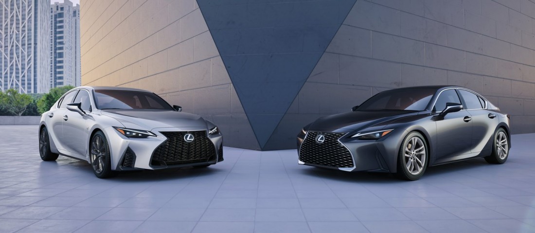 Ugyanaz, mégis jobb a megújult Lexus IS