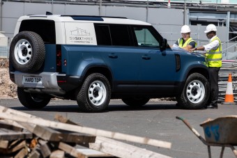 Furgon készült az új Defenderből