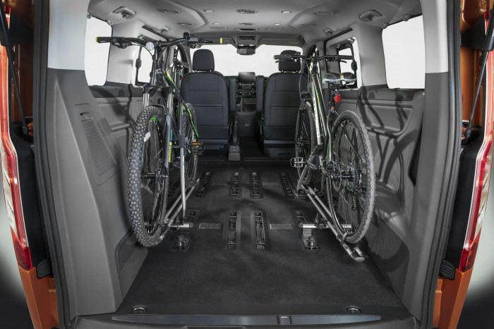 Hatvan fotón a Ford lifestyle-furgonja 56