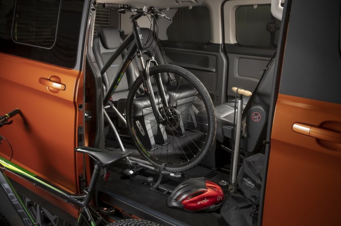 Hatvan fotón a Ford lifestyle-furgonja 58