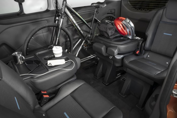 Hatvan fotón a Ford lifestyle-furgonja 60