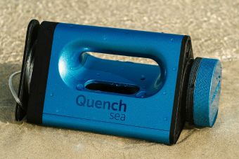 Ezzel a kis kütyüvel édesvizet facsarhatunk a tengerből, de van egy kis bökkenő