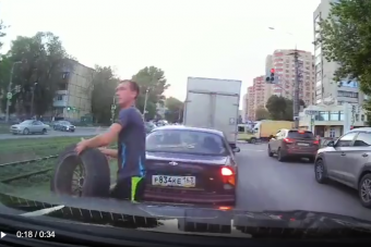 Testi épségét nem kímélve mentette autóját a sofőr