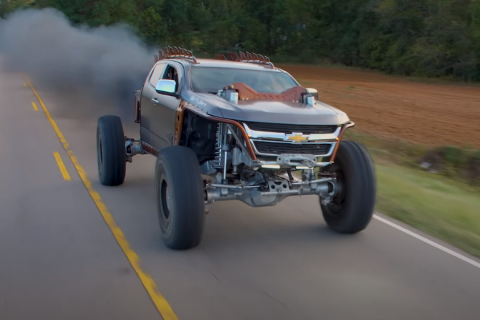 Ez a dízel szörnyeteg szó szerint leigázza az erdőt